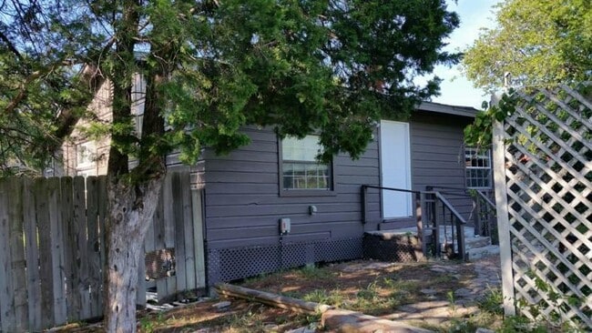 Building Photo - 839 E Belt Line Rd