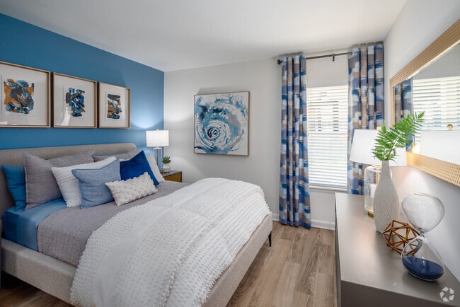 1BR, 1BA - Broadway - 700SF - Bedroom - Vetra West End