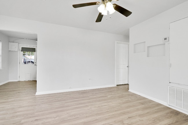 Building Photo - 140 Glenarm Pl