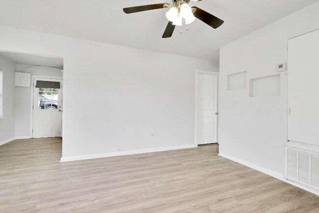 Foto del edificio - 140 Glenarm Pl