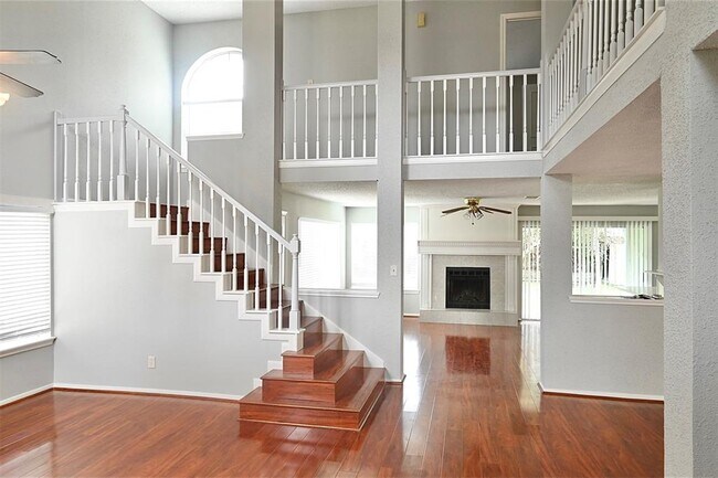 Foto del edificio - 3114 Hollow Creek Ct
