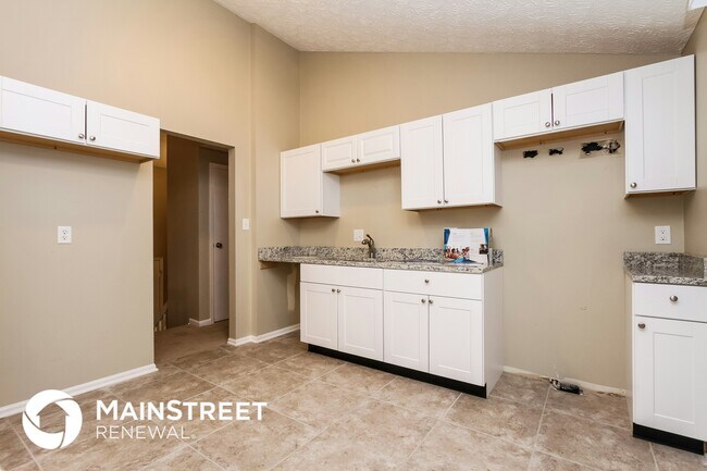 Building Photo - 5678 Colonist Cir