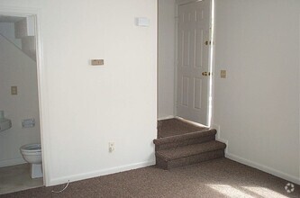 Building Photo - 902 Verdant Dr