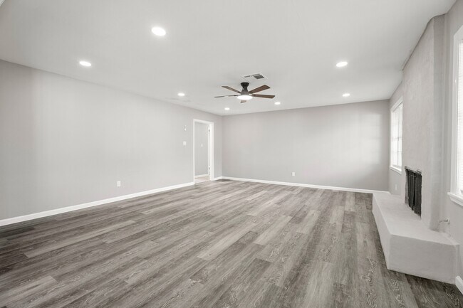 Foto del edificio - 2707 Mt Vernon Dr