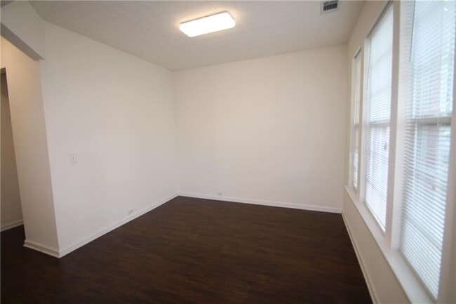 Building Photo - 2729 Heathrow Dr