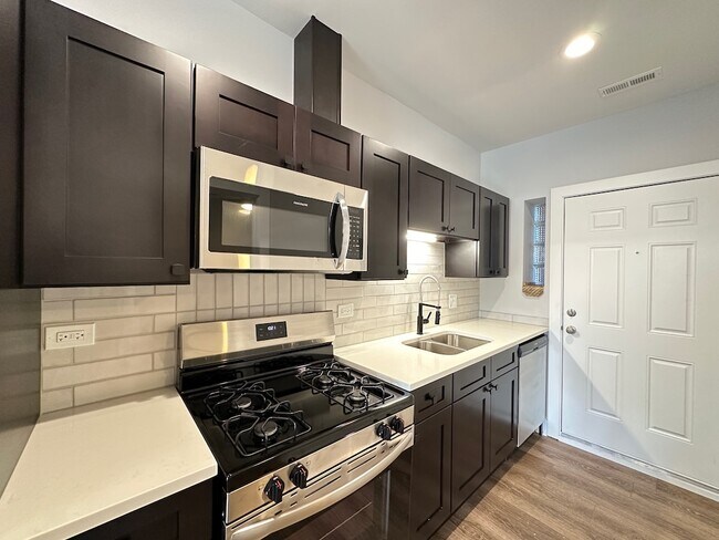Foto del edificio - 3358 W Montrose Ave