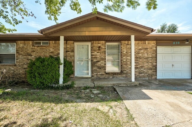 Foto del edificio - Cute 3 Bed 1 Bath in Mustang!