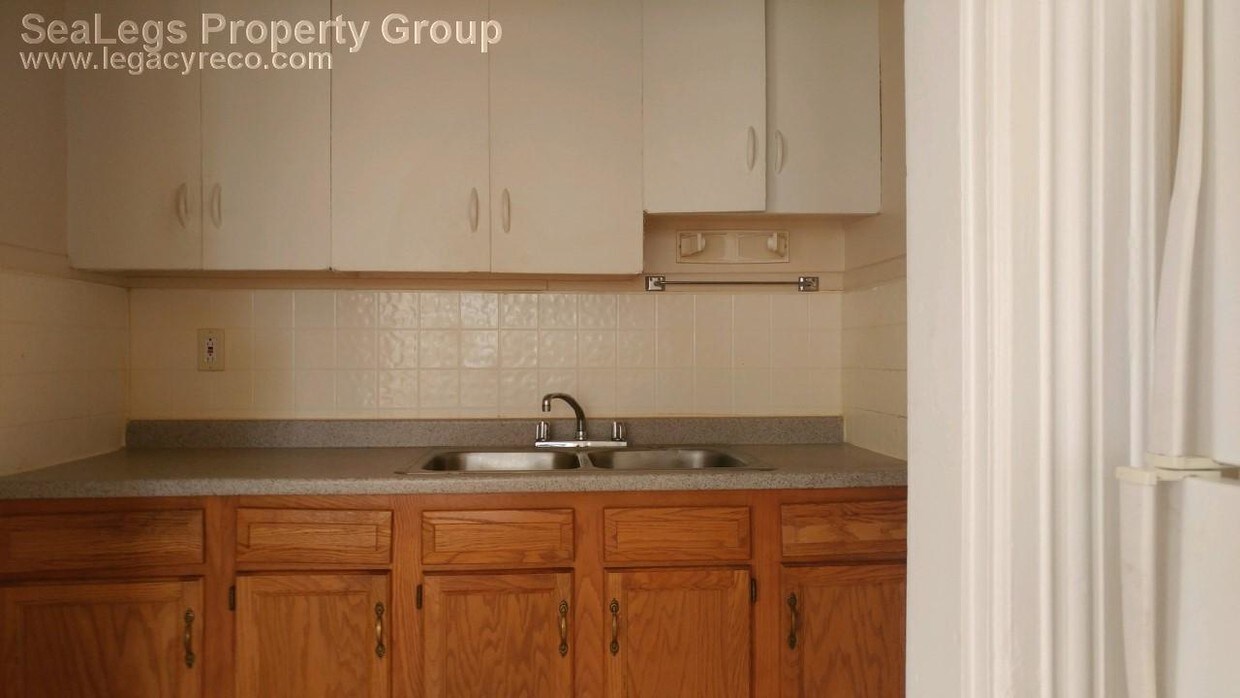 Primary Photo - 23 West Ave