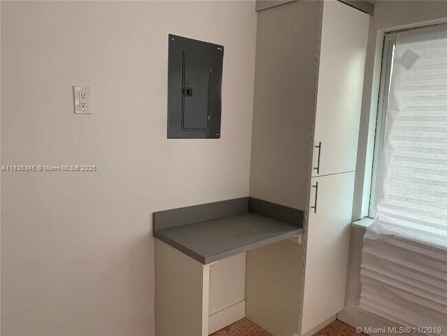 Foto del edificio - 200 NE 108th St