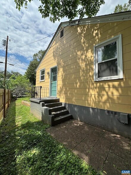 Building Photo - 1638 Mulberry Ave
