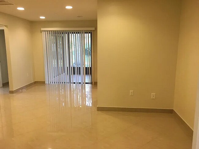 Foto del edificio - 4458 Dewey Dr