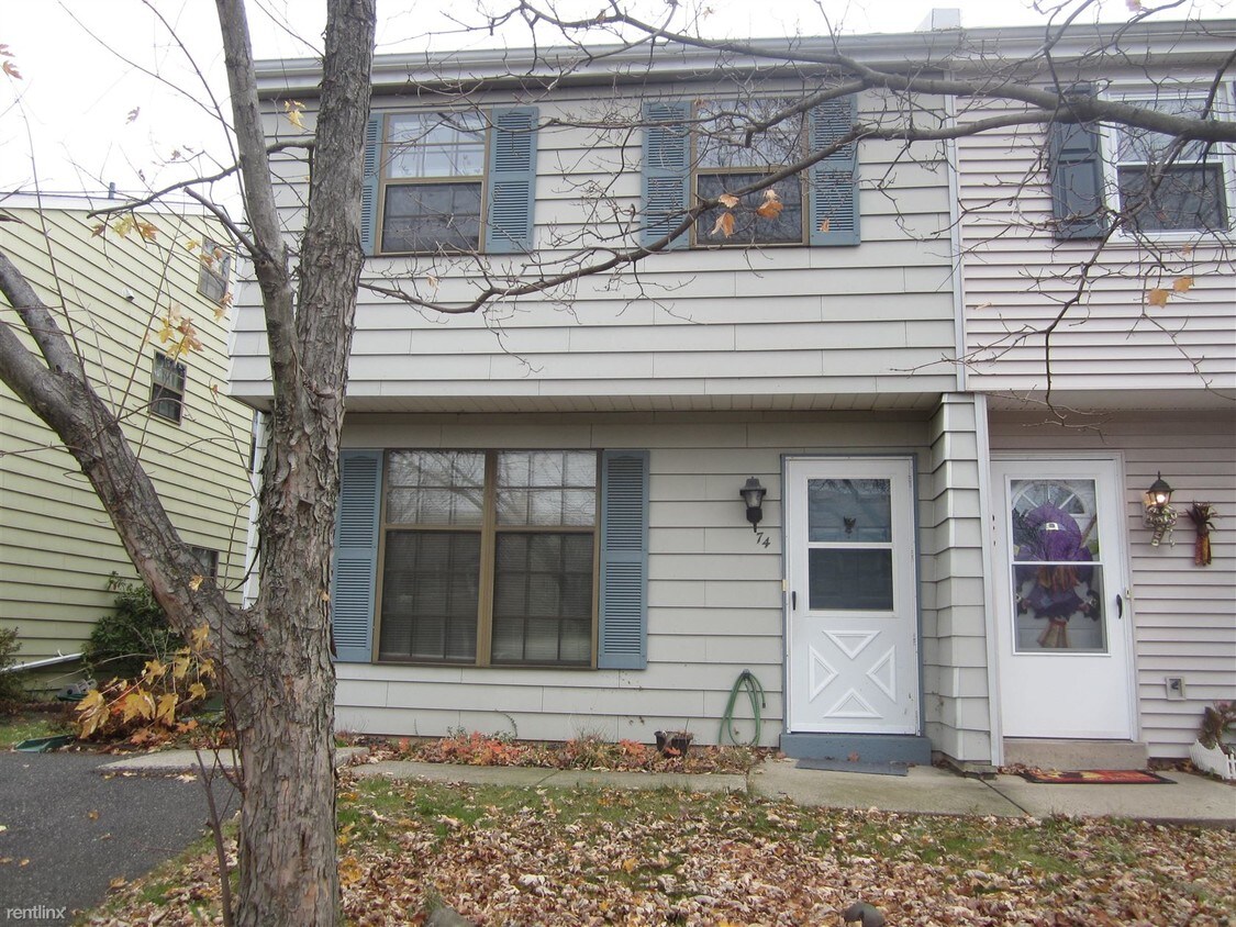 Primary Photo - 2 br, 1.5 bath House - 74 Dewsbury Ln
