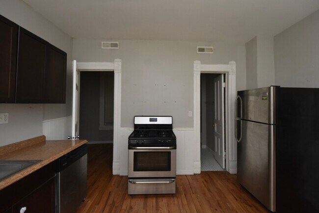 Building Photo - 1248 N Greenview Ave