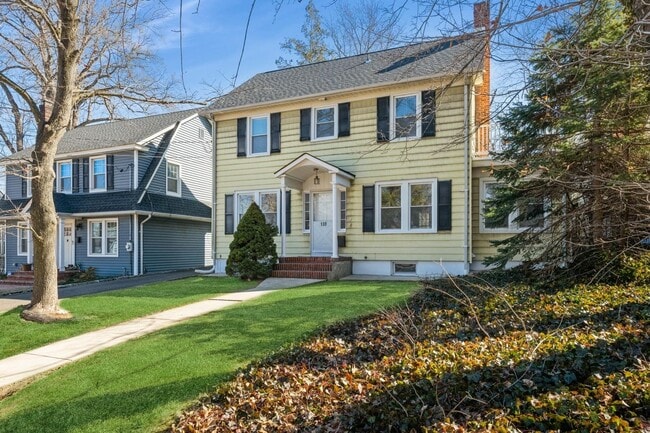 Building Photo - 130 Soundview Rd