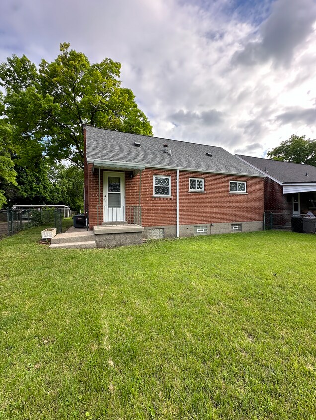Building Photo - 626 Moeller Ave