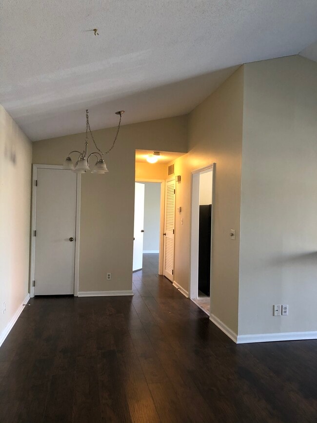 Building Photo - 2923 Oaktop Cir