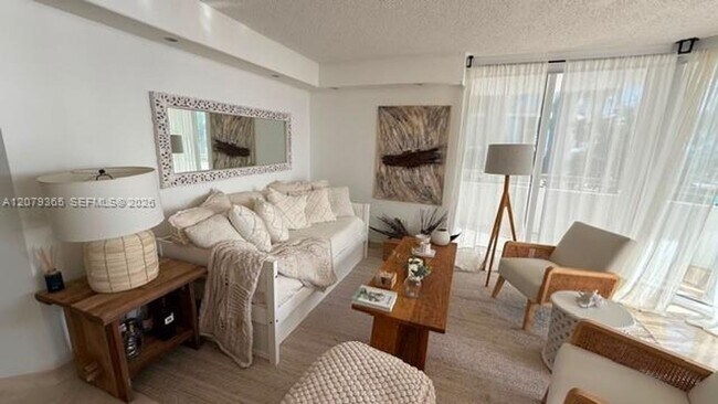 Foto del edificio - 15645 Collins Ave