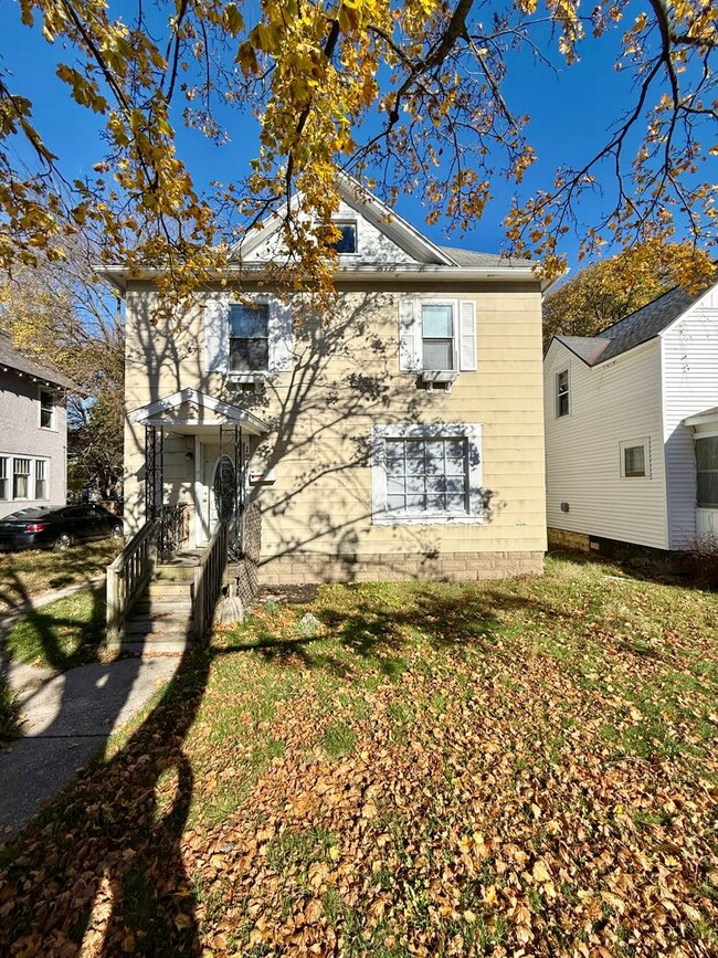 Building Photo - Four Bedroom Home in Kalamazoo