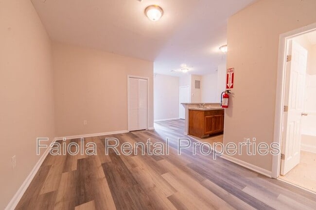 Building Photo - 112 N High St