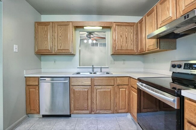 Building Photo - 5811 M Hidden Lake Drive