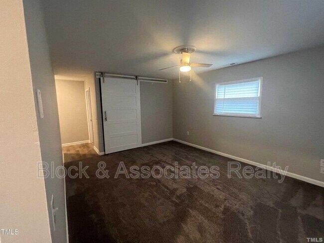Building Photo - 1112 Hazelnut Dr