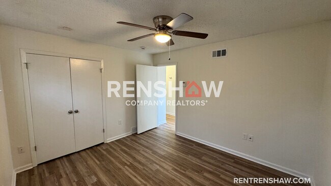 Foto del edificio - 663 Moss Rd