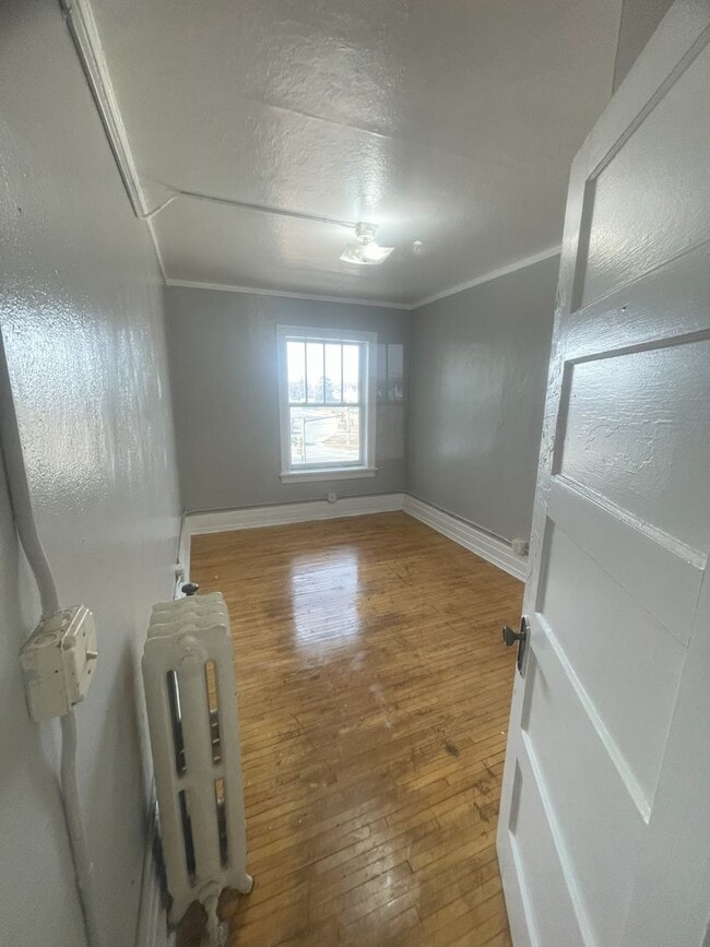 Building Photo - 609 Wellington Ct