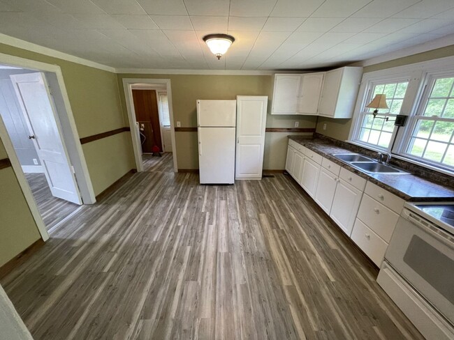 Building Photo - 2 bd 1 ba