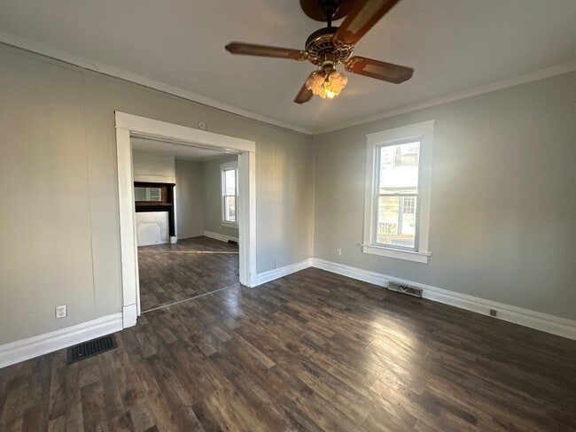 Building Photo - 422 Uber St