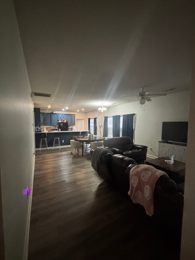 Building Photo - 403 Vereen Rd