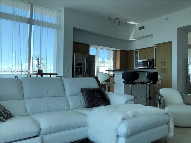 Foto del edificio - 7900 Harbor Island Dr
