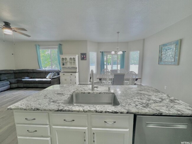 Building Photo - 7123 Cottage Point Dr