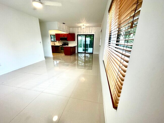 Foto del edificio - 1931 SW 17th Ct
