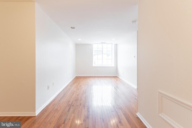 Foto del edificio - 1050 E Montgomery Ave