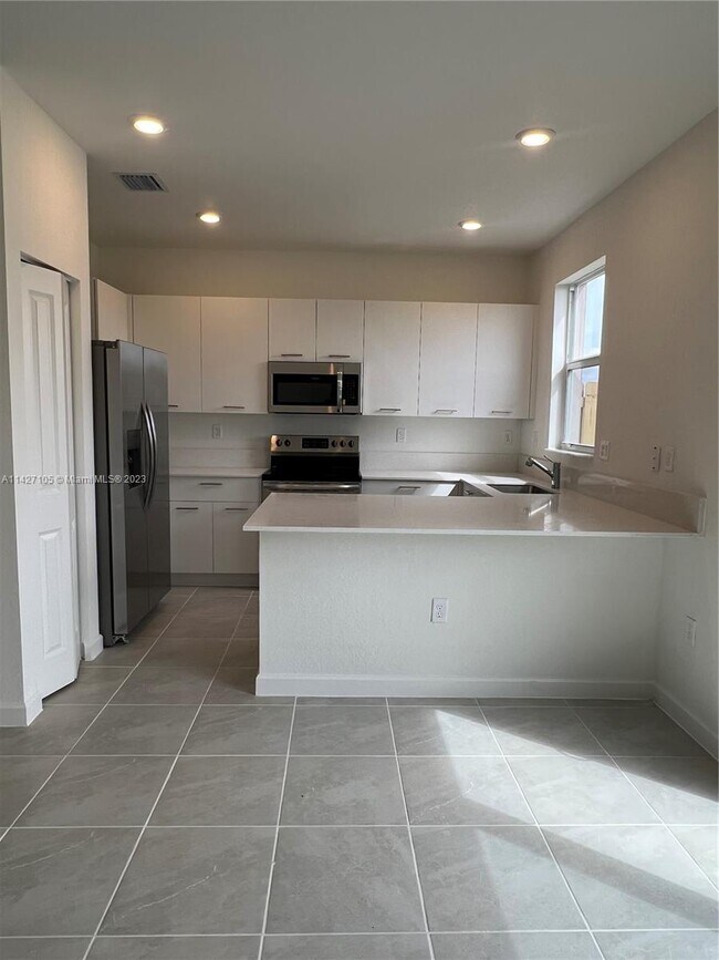 Foto del edificio - 2357 NW 122nd St