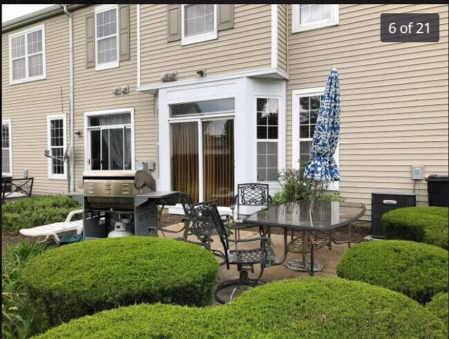 Building Photo - 5002 Montauk Dr