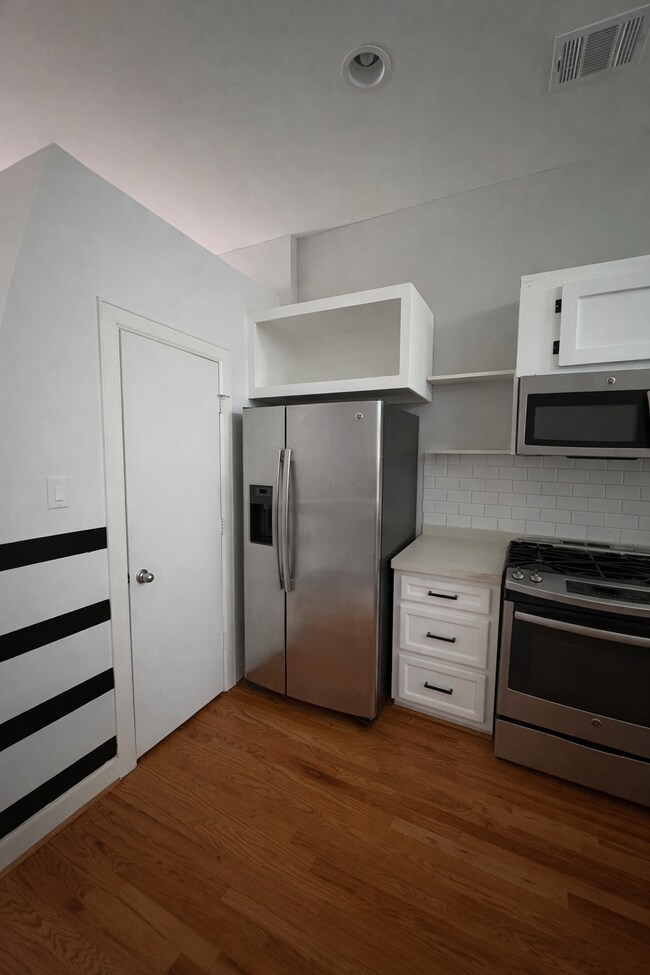 Building Photo - 5941 S Loop E