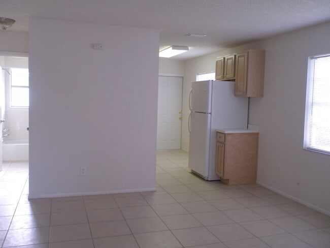 Building Photo - Newly renovated 2 bedroom duplex in Braden...
