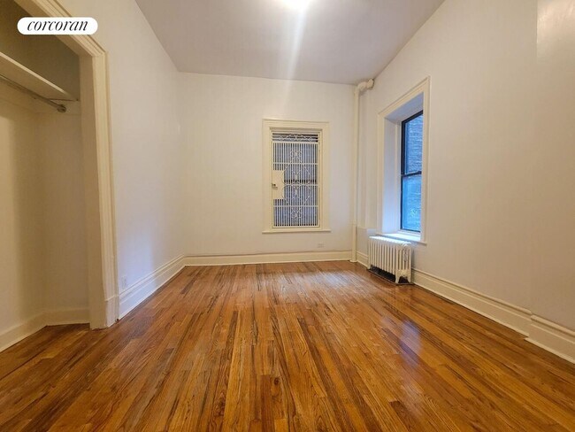 Foto del edificio - 172 W 77th St