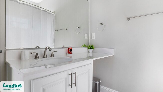 Foto del edificio - 100 Crossing Blvd