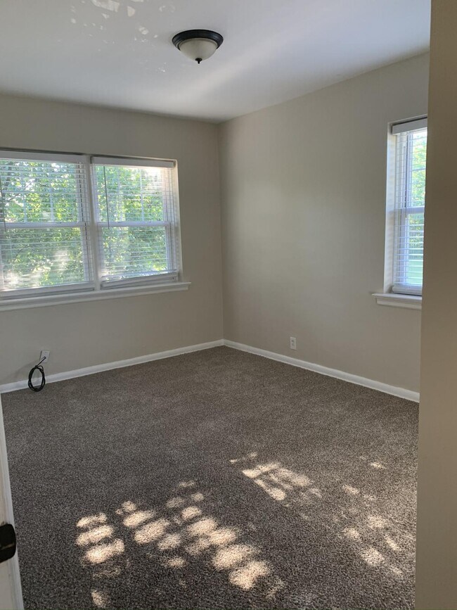 Foto del edificio - 7122 Vernon Ave