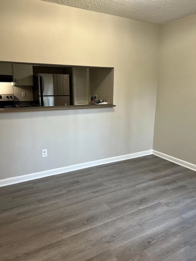 Building Photo - Room in Condo on Sharon Chase Dr