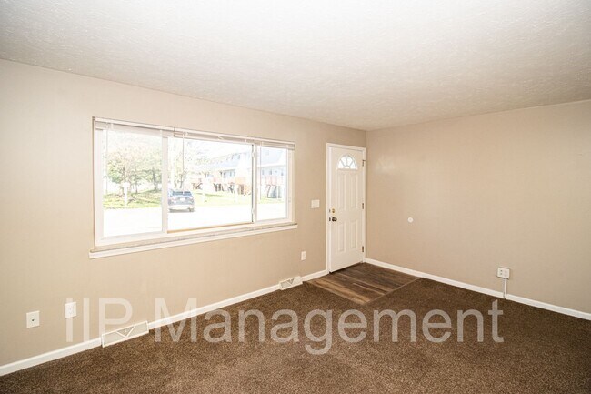 Building Photo - Updated Townhouse in Painesville