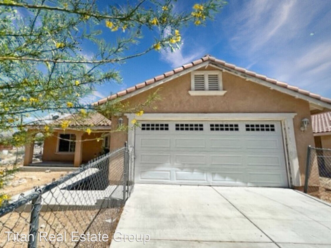 Primary Photo - 4 br, 2 bath House - 51796 Ella Ave