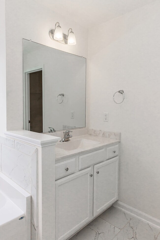 Master bath - 3913 Northridge St