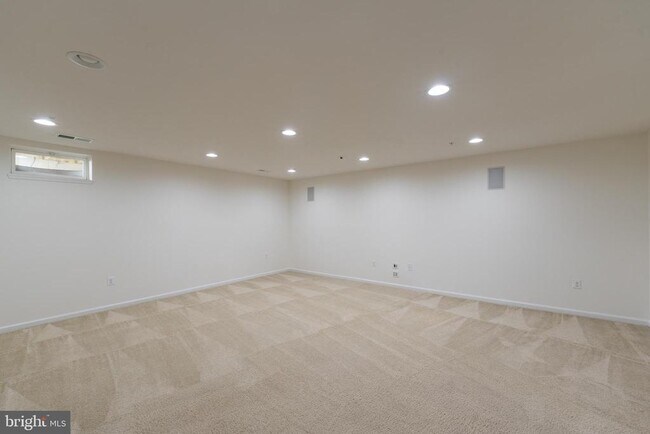 Building Photo - 3223 Clear Spring Dr
