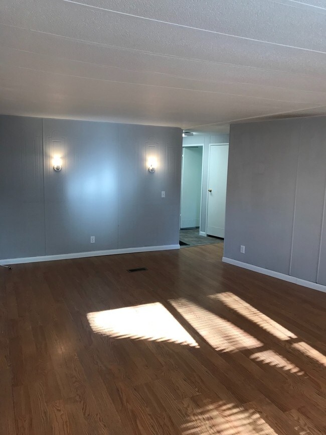 Foto del edificio - 7541 Covewood Dr