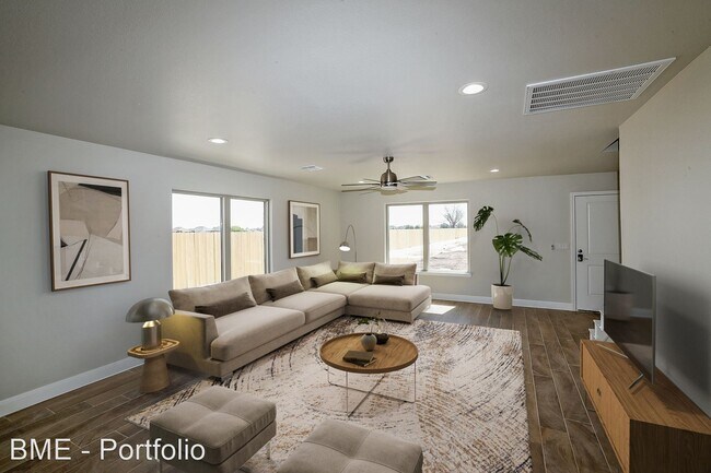 Building Photo - 4 br, 3 bath House - 7600 Woodford Ave
