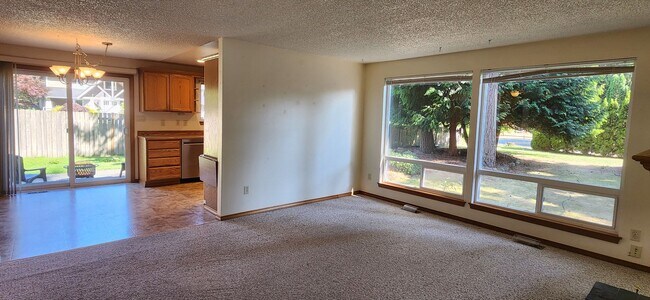 Foto del edificio - 3 Bed 1 bath Bothell rambler home $3199/mo