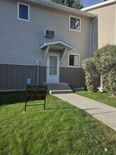 Building Photo - 3285 Canyon Dr